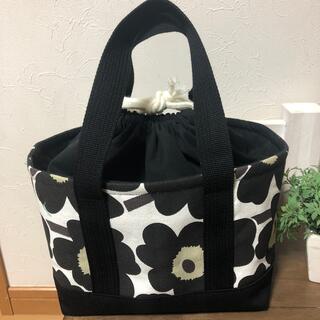 マリメッコ(marimekko)のトートバック　保温保冷　マリメッコ　黒ウニッコ柄生地　ランチバック(バッグ)