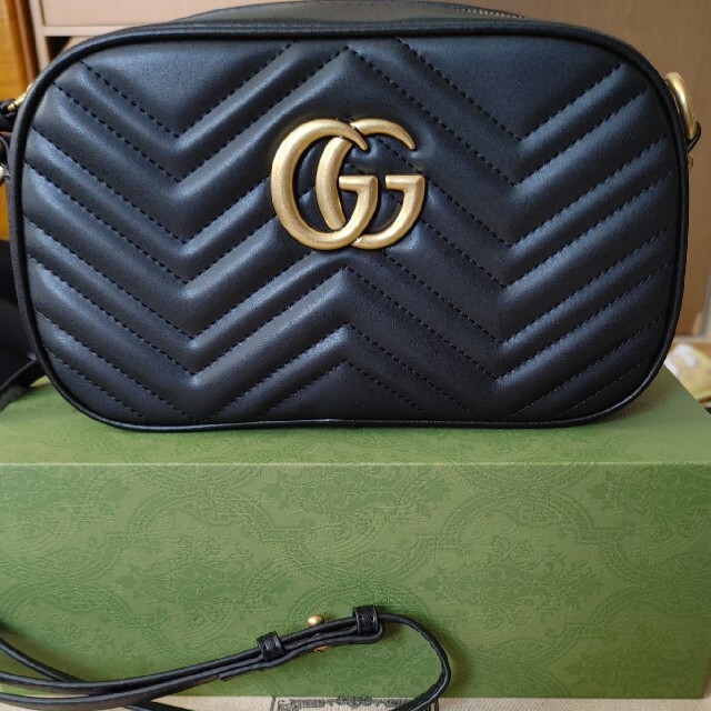 Gucci(グッチ)のGGマーモントレザー　aryj様専用2月1日まで レディースのバッグ(ショルダーバッグ)の商品写真