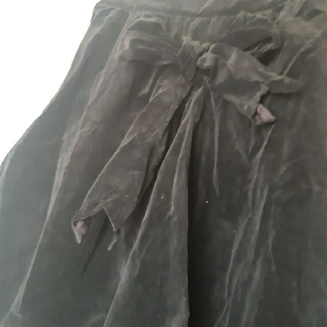 JaneMarple(ジェーンマープル)のジェーンマープル　リボンスカート　黒　ベルベット　アシンメトリー丈 レディースのスカート(ひざ丈スカート)の商品写真