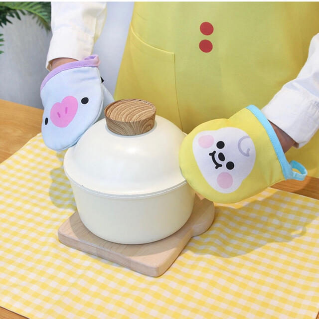 防弾少年団(BTS)(ボウダンショウネンダン)の新品公式 BT21 ミトン CHIMMY チミー BTS ジミン 鍋つかみ 耐熱 エンタメ/ホビーのおもちゃ/ぬいぐるみ(キャラクターグッズ)の商品写真