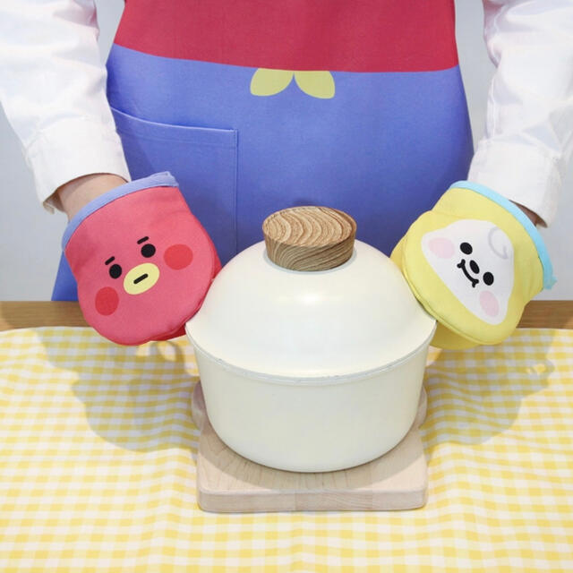 防弾少年団(BTS)(ボウダンショウネンダン)の新品公式 BT21 ミトン CHIMMY チミー BTS ジミン 鍋つかみ 耐熱 エンタメ/ホビーのおもちゃ/ぬいぐるみ(キャラクターグッズ)の商品写真