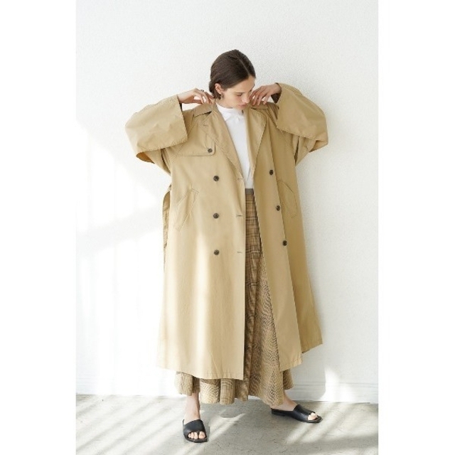 STUDIOUS(ステュディオス)の【新品】CLANE/ BACK FRILL SLEEVE TRENCH COAT レディースのジャケット/アウター(トレンチコート)の商品写真