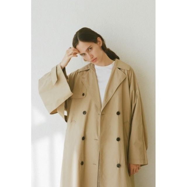 STUDIOUS(ステュディオス)の【新品】CLANE/ BACK FRILL SLEEVE TRENCH COAT レディースのジャケット/アウター(トレンチコート)の商品写真