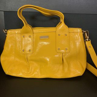 ケイトスペードニューヨーク(kate spade new york)のケイトスペード　黄色　エナメル　ショルダーバッグ(ハンドバッグ)