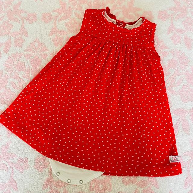 PETIT BATEAU(プチバトー)の*:ஐ着画ஐ:* プチバトー ୨୧ 赤ドット ロンパース付き ワンピース 12m キッズ/ベビー/マタニティのベビー服(~85cm)(ワンピース)の商品写真