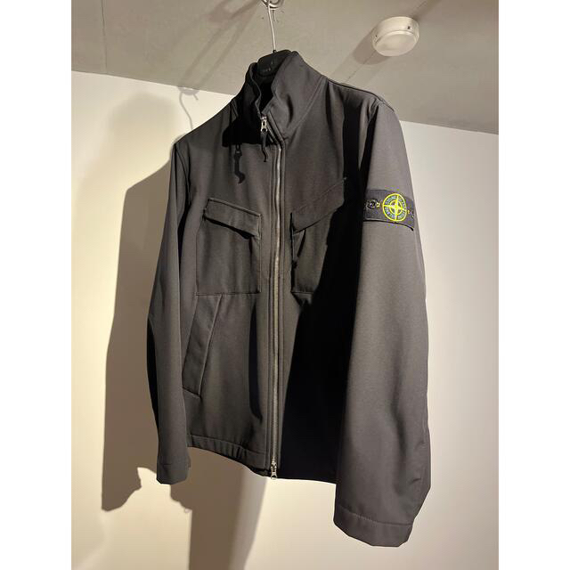 STONE ISLAND light soft shell-r ブラックMサイズ生産国