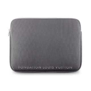 ルイヴィトン(LOUIS VUITTON)の【限定】入手困難 パリ限定 ルイヴィトン美術館 PCケース 13インチ(その他)