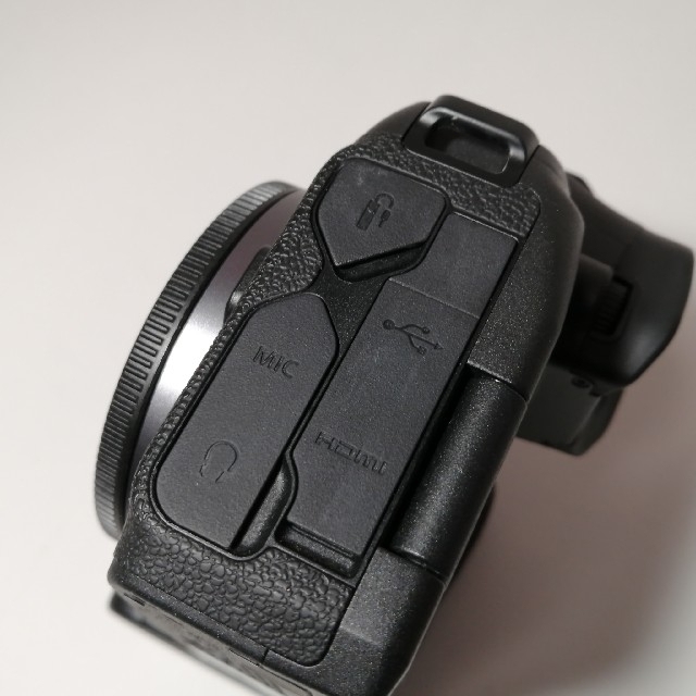 Canon(キヤノン)のわい様専用 Canon EOS R ミラーレス一眼＋予備バッテリー３個 中古品 スマホ/家電/カメラのカメラ(ミラーレス一眼)の商品写真