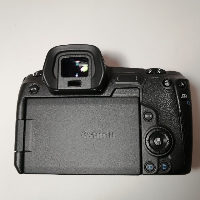 Canon(キヤノン)のわい様専用 Canon EOS R ミラーレス一眼＋予備バッテリー３個 中古品 スマホ/家電/カメラのカメラ(ミラーレス一眼)の商品写真