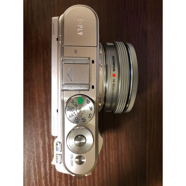 OLYMPUS(オリンパス)の中古】OLYMPUS PEN E-PL9 EZダブルズームキット [ホワイト] スマホ/家電/カメラのカメラ(ミラーレス一眼)の商品写真