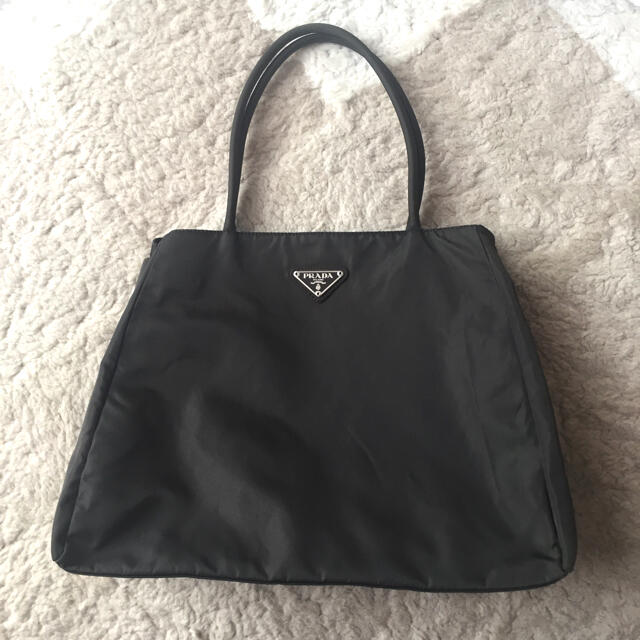 美人姉妹 良品✨プラダ　リボン　2way ハンドバッグ　三角プレート　ナイロン　黒　保存袋 ハンドバッグ