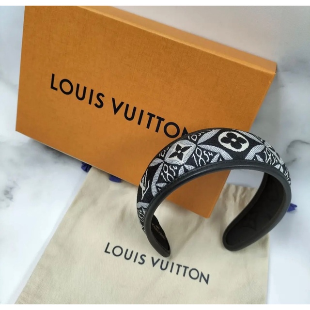LOUIS VUITTON(ルイヴィトン)の最終値下げ！ほぼ新品⭐︎ヴィトンカチューシャ レディースのヘアアクセサリー(カチューシャ)の商品写真