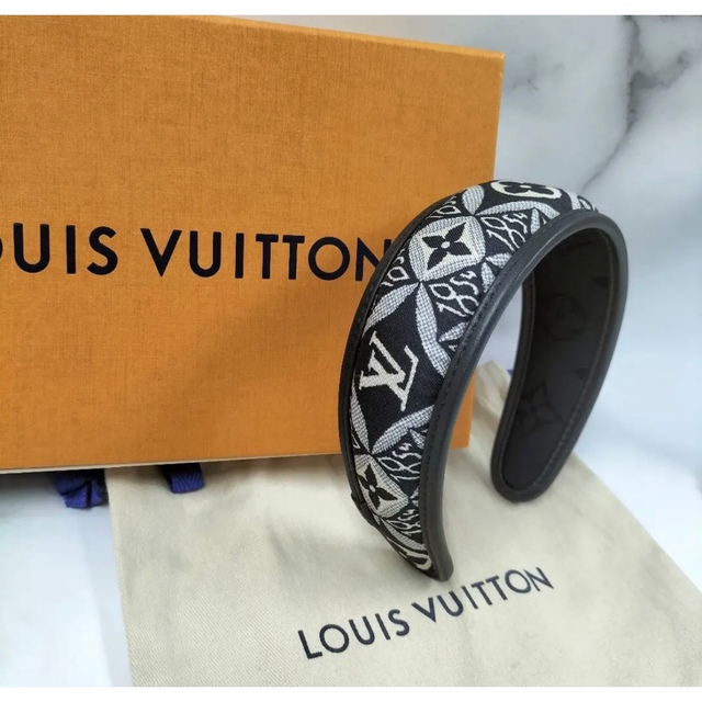 LOUIS VUITTON(ルイヴィトン)の最終値下げ！ほぼ新品⭐︎ヴィトンカチューシャ レディースのヘアアクセサリー(カチューシャ)の商品写真