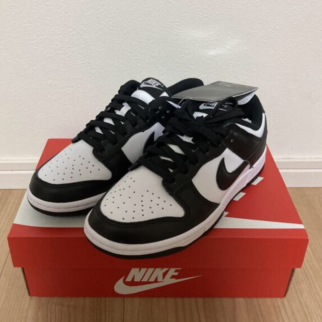 NIKE(ナイキ)のNike WMNS Dunk Low "White/Black" レディースの靴/シューズ(スニーカー)の商品写真