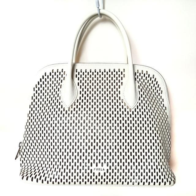 Furla(フルラ)のフルラ ハンドバッグ - 白 パンチング レディースのバッグ(ハンドバッグ)の商品写真