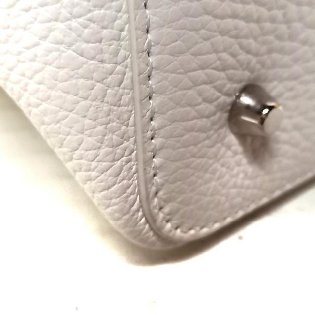 Furla(フルラ)のフルラ ハンドバッグ - 白 パンチング レディースのバッグ(ハンドバッグ)の商品写真
