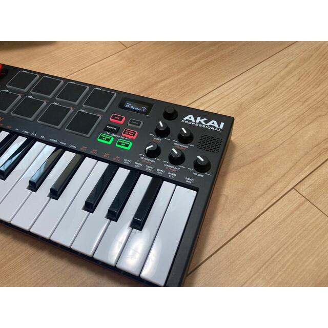 AKAI MPK Mini Play 楽器の鍵盤楽器(キーボード/シンセサイザー)の商品写真