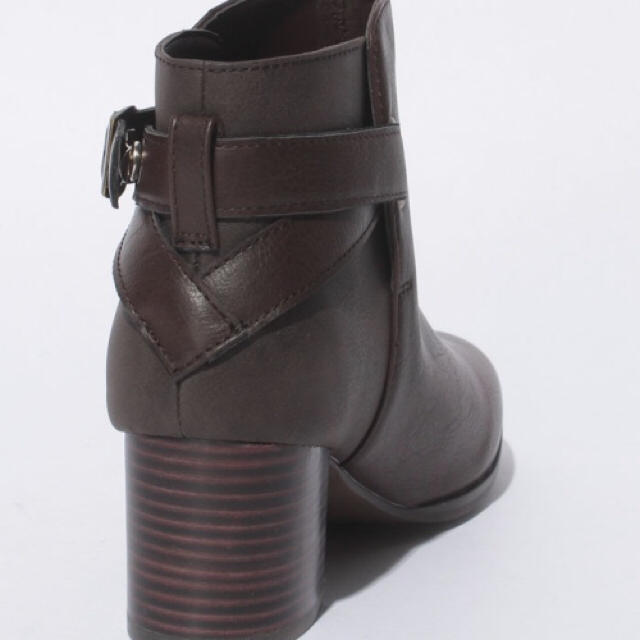 ikka(イッカ)の人気今期購入イッカバックベルトブーツ新品 レディースの靴/シューズ(ブーツ)の商品写真
