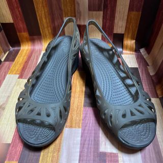 クロックス(crocs)のハイビスカスさん専用　クロックスのサンダル(サンダル)