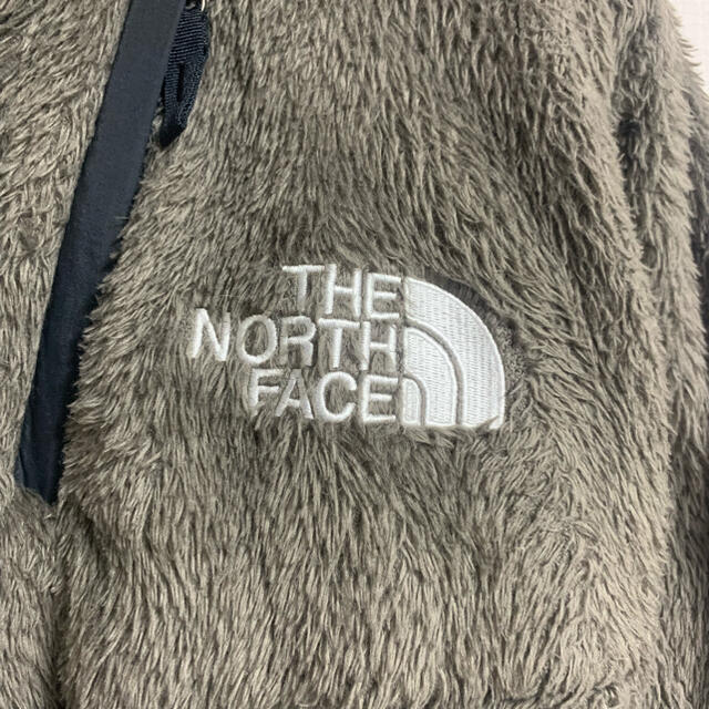 THE NORTH FACE(ザノースフェイス)のノースフェイス アンタークティカバーサロフトジャケット ワイマラナーブラウンM メンズのジャケット/アウター(ブルゾン)の商品写真