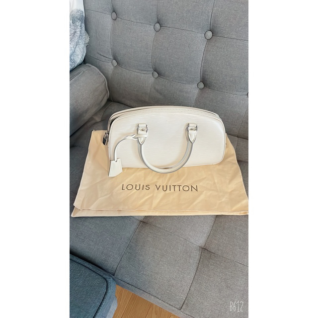 【通販 人気】 Vuitton Louis - VUITTON LOUIS 水牛革 巾着 美品 白 ハンドバッグ ハンドバッグ