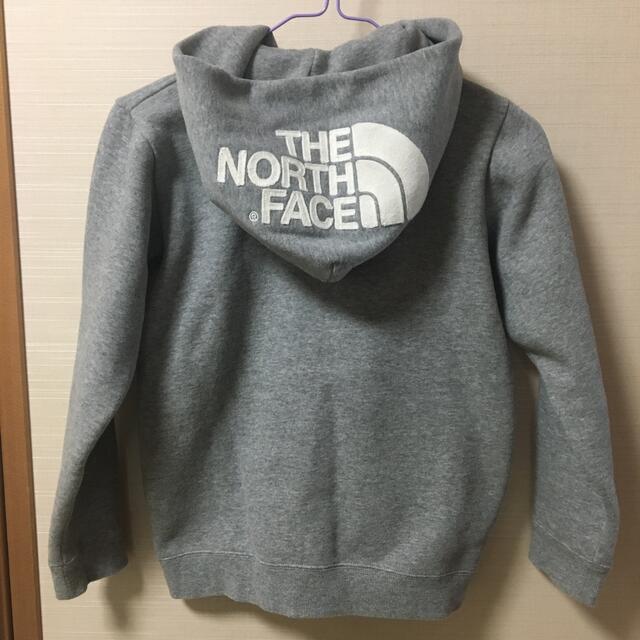 THE NORTH FACE(ザノースフェイス)の【miku5580様専用】ザ ノースフェイス キッズパーカー グレー 140cm キッズ/ベビー/マタニティのキッズ服男の子用(90cm~)(ジャケット/上着)の商品写真