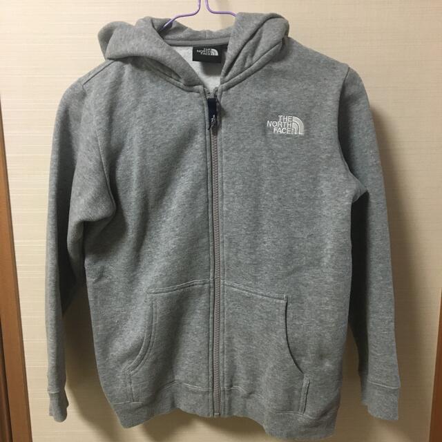 THE NORTH FACE(ザノースフェイス)の【miku5580様専用】ザ ノースフェイス キッズパーカー グレー 140cm キッズ/ベビー/マタニティのキッズ服男の子用(90cm~)(ジャケット/上着)の商品写真