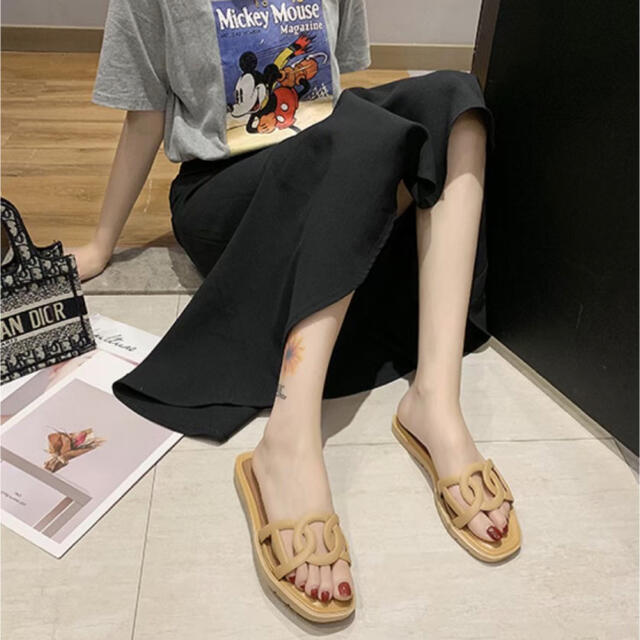 ペタンコサンダル　韓国　ベージュ　スクエア　フラット　夏物セール　上品 レディースの靴/シューズ(サンダル)の商品写真