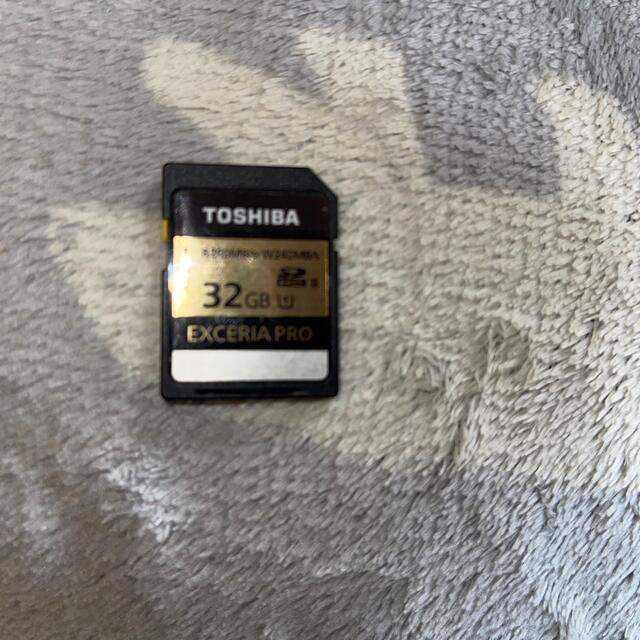 東芝(トウシバ)の東芝 SDHS UHSⅡ32GBカード スマホ/家電/カメラのカメラ(その他)の商品写真