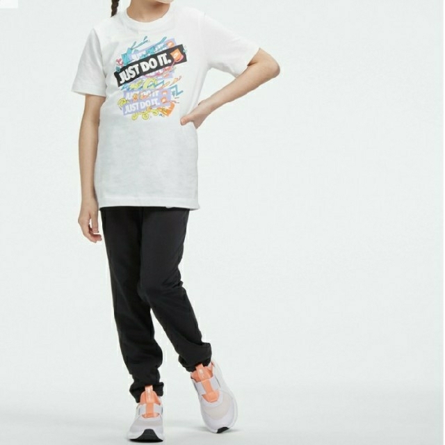 NIKE(ナイキ)の新品NIKE　ナイキ　ジュニアTシャツ　Mサイズ キッズ/ベビー/マタニティのキッズ服女の子用(90cm~)(Tシャツ/カットソー)の商品写真