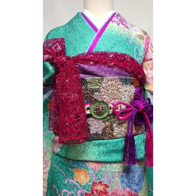 maju様専用☆モデルサイズ☆振袖７点セット《銀通し・刺繍薔薇四季花舞蝶文様》 レディースの水着/浴衣(振袖)の商品写真