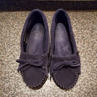 ミネトンカ(Minnetonka)のミネトンカ　フラットシューズ　ネイビー(スリッポン/モカシン)