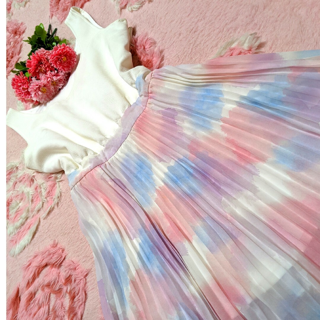 dazzy store(デイジーストア)のDaTuRa♥デイジーストア❤白×ぼかし♥花柄❤ギャザー♥ワンピ♥大きいサイズ レディースのワンピース(ミニワンピース)の商品写真