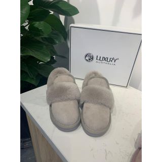 アグ(UGG)の【新品】日本未発売　天然ウール　ムートンモカシン　ローファー保温防寒24.5CM(スリッポン/モカシン)