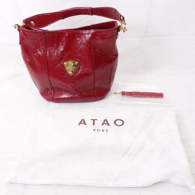 ATAO(アタオ)のATAO　キャンディエナメル　レディース　ラズベリーレッド レディースのバッグ(ハンドバッグ)の商品写真