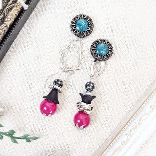 ☆vintage☆フォレストグリーン×チェリーなおしゃれアシメピアス イヤリング(ピアス)