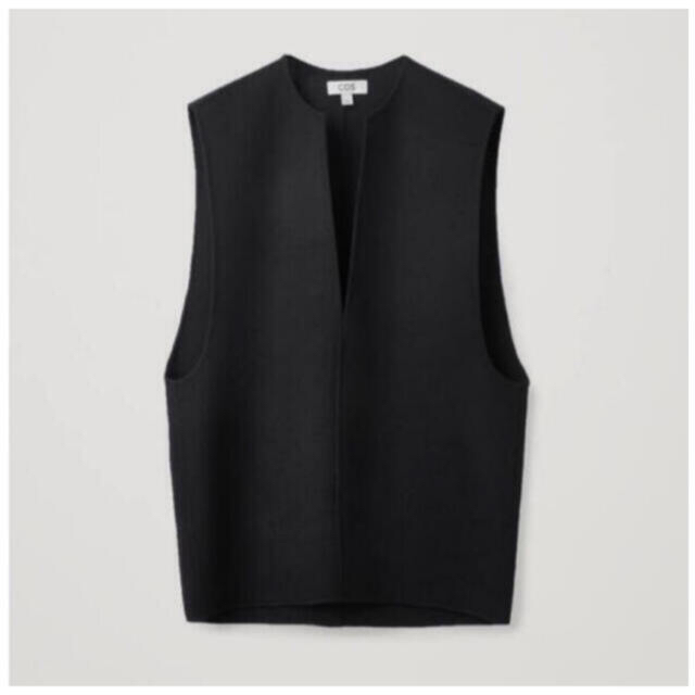 COS  DEEP V-NECK SLEEVELESS TOP