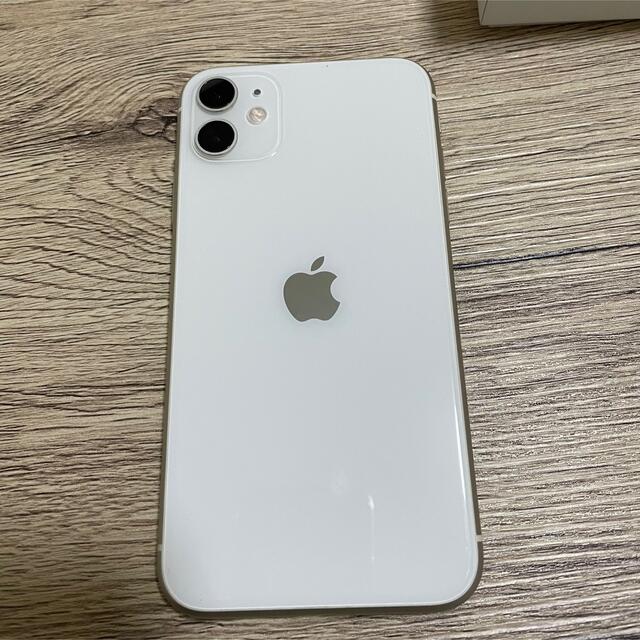 iPhone(アイフォーン)のiPhone 11 128GB ホワイト スマホ/家電/カメラのスマートフォン/携帯電話(スマートフォン本体)の商品写真