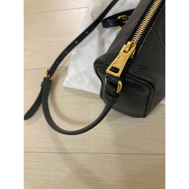 PRADA(プラダ)のあーみ様専用　prada クロスボディショルダーバッグ　黒　レザー　1bh157 レディースのバッグ(ショルダーバッグ)の商品写真