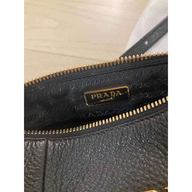 PRADA(プラダ)のあーみ様専用　prada クロスボディショルダーバッグ　黒　レザー　1bh157 レディースのバッグ(ショルダーバッグ)の商品写真