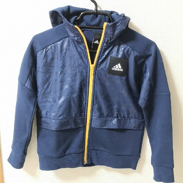 adidas(アディダス)のadidas　パーカー　美品 キッズ/ベビー/マタニティのキッズ服男の子用(90cm~)(ジャケット/上着)の商品写真