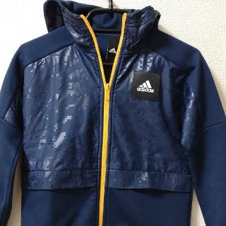 アディダス(adidas)のadidas　パーカー　美品(ジャケット/上着)