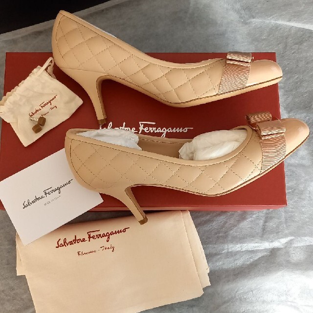 Salvatore Ferragamo(サルヴァトーレフェラガモ)のフェラガモパンプス　CARLA 　キルティング☆新品 レディースの靴/シューズ(ハイヒール/パンプス)の商品写真