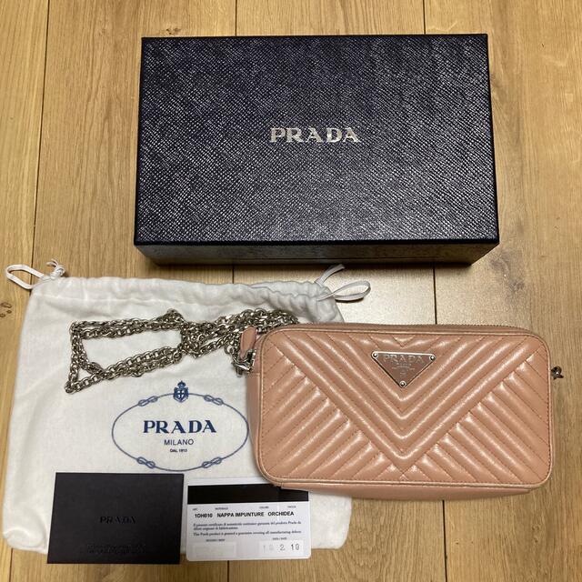 PRADA(プラダ)のめい様専用　プラダ　チェーンウォレット　 レディースのバッグ(ショルダーバッグ)の商品写真