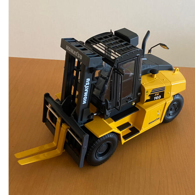 KOMATSU フォークリフト　ミニチュア　非売品 エンタメ/ホビーのおもちゃ/ぬいぐるみ(ミニカー)の商品写真