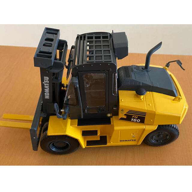 KOMATSU フォークリフト　ミニチュア　非売品 エンタメ/ホビーのおもちゃ/ぬいぐるみ(ミニカー)の商品写真