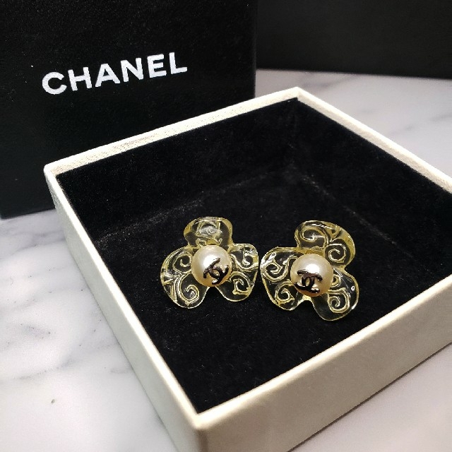 CHANEL(シャネル)のシャネル　パール　フラワー　ピアス ハンドメイドのアクセサリー(ピアス)の商品写真