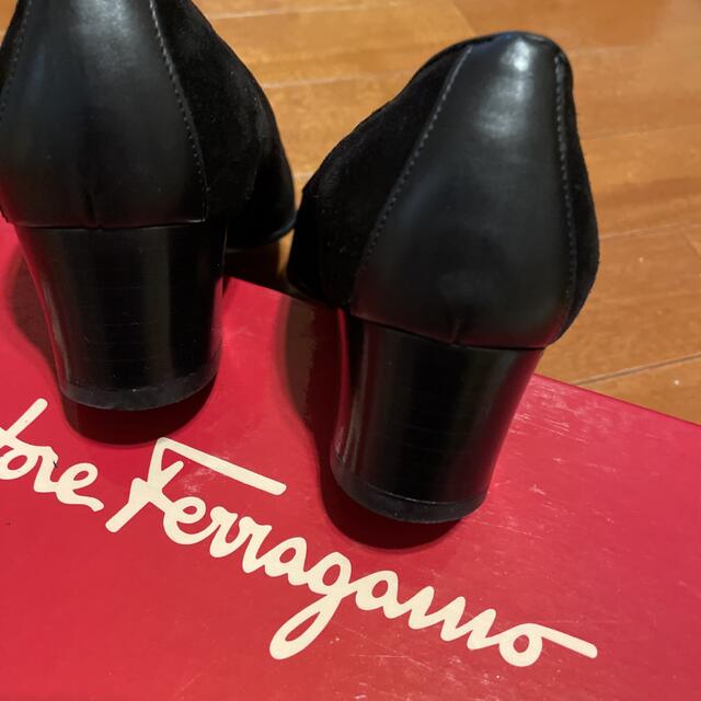 Salvatore Ferragamo(サルヴァトーレフェラガモ)のお値下げしました❗️美品❗️フェラガモパンプス レディースの靴/シューズ(ハイヒール/パンプス)の商品写真