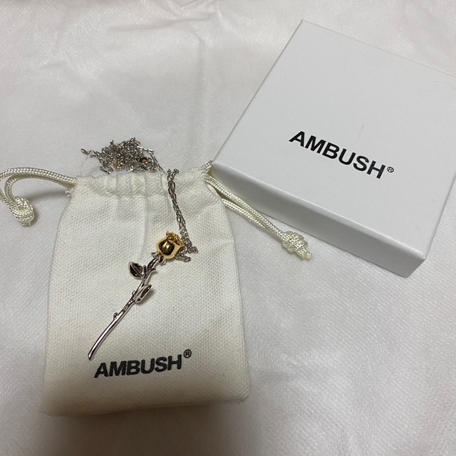 須田アンナ yurino 着用 ambush ネックレス