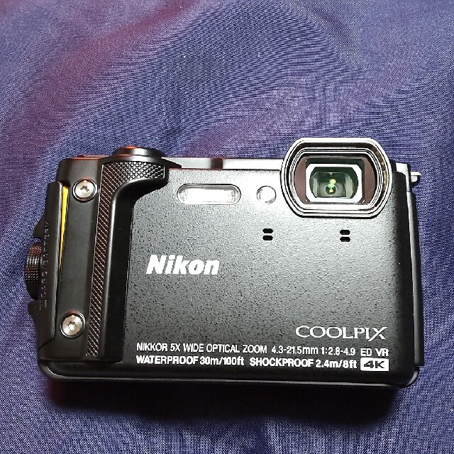 Nikon(ニコン)のSDカード付Nikonデジタルカメラ COOLPIX W W300 BLACK スマホ/家電/カメラのカメラ(コンパクトデジタルカメラ)の商品写真